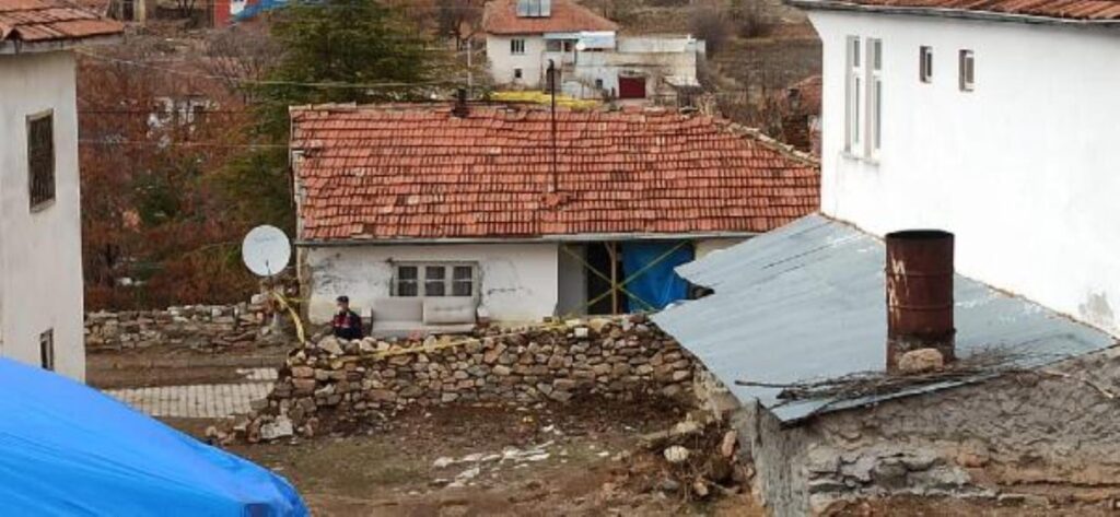 Acımasız Anne 1 Aylık Bebeğini Sobada Yakarak Öldürdü !