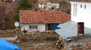 Acımasız Anne 1 Aylık Bebeğini Sobada Yakarak Öldürdü !