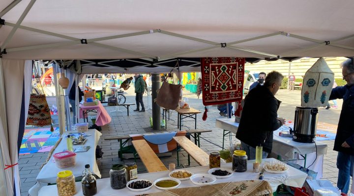 „Tutumunu göster“ sergileyen Almanya Balıkesirliler derneğinin stantı, büyük ilgi gördü